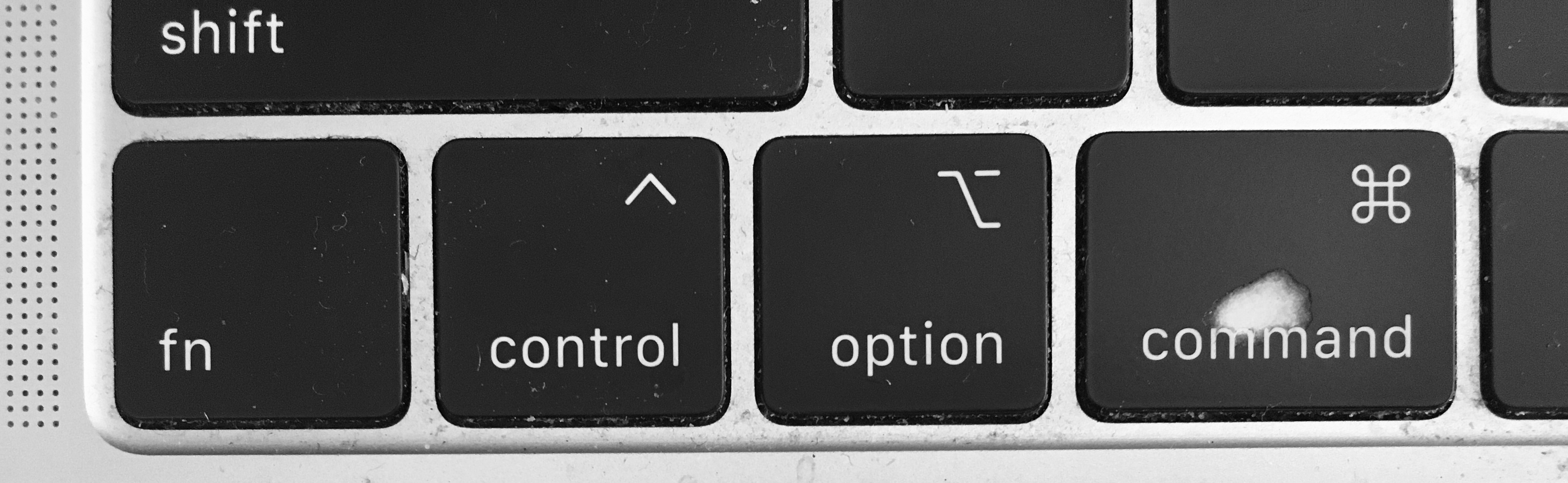 US-Tastaturlayout beim MacBook mit „control“ ausgeschrieben und „option“ statt „alt“ US-Tastaturlayout beim MacBook mit „control“ ausgeschrieben und „option“ statt „alt“