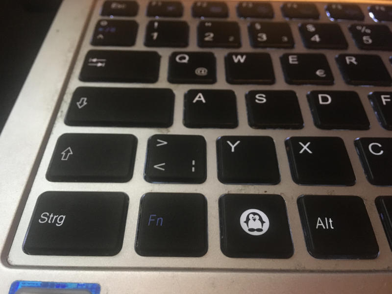 Eine Tastatur mit Linux-Taste statt einer Windows-Taste