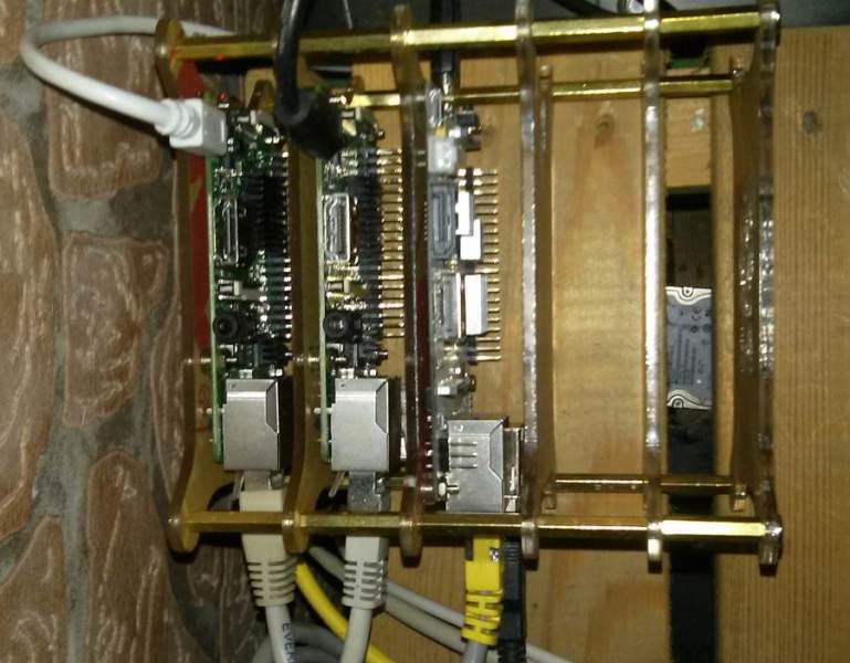 Mein größter Serverschrank - für meine Cloud... Mein größter Serverschrank - für meine Cloud... (für 2 Rasberrys ist noch Platz)
